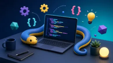 حاسوب محمول يعرض أكواد برمجية مع ثعبان بايثون ملون حوله - تعلم بايثون للمبتدئين